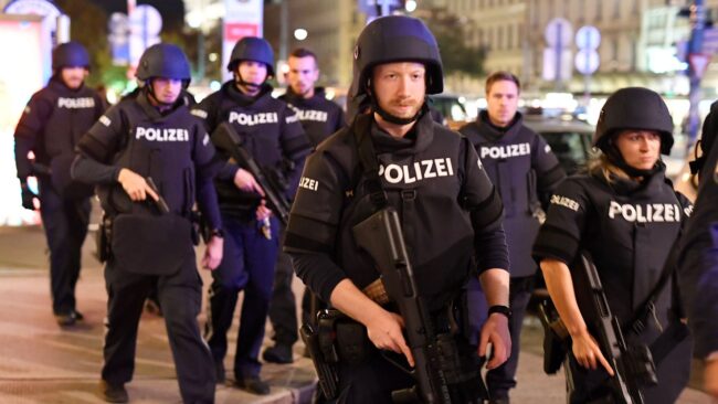 5fa07713240000d51bb037e4