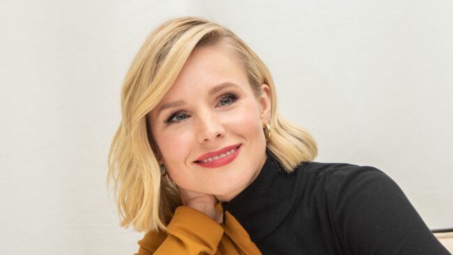 Kristen Bell Reveals The Reason Why She Hides Her Kids’ Faces On Social Media 2 5fac65432400009026b041ab