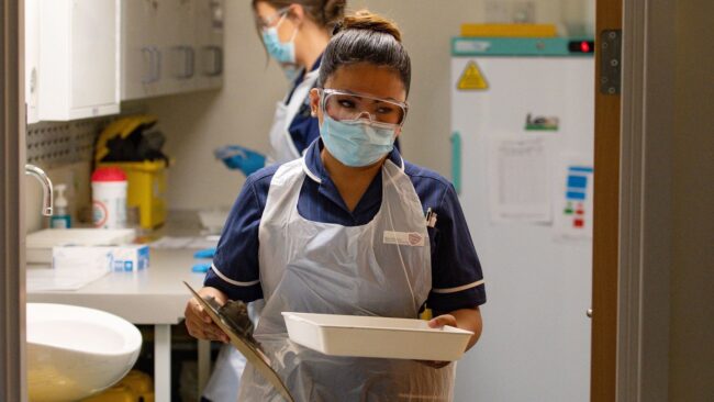 5fcf76ac240000b10140b640