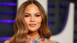 5fe413ec260000e2057a318a