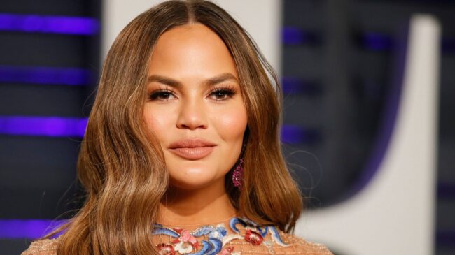 5fe413ec260000e2057a318a