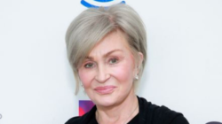 Sharon Osbourne's Homecoming Photo After COVID-19 Is Endearingly Goofy 4 5fe48c2e260000d205a4f782