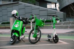 Lime adds shared electric mopeds to the mix – TechCrunch 4 LIME SAN FRANCISCO STREET DREAMS 120