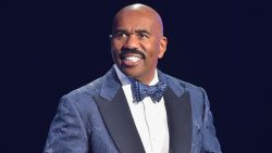 Steve Harvey's 'Verzuz' Hosting Style Sparked A Lot Of Chatter On Twitter 4 606b72a61e00009d060fe6ef