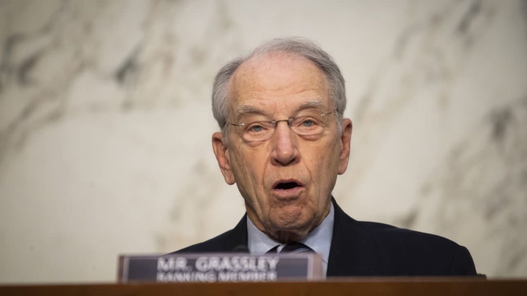 64% of Iowans think it's time for Chuck Grassley to retire 1 779150faeb24618cc28854c5c9f4d2ab