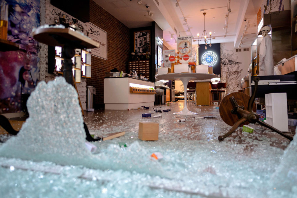 Charges dropped for hundreds of alleged looters in New York City 2 9ee4e0e33bce8891298fe70a574ff73a