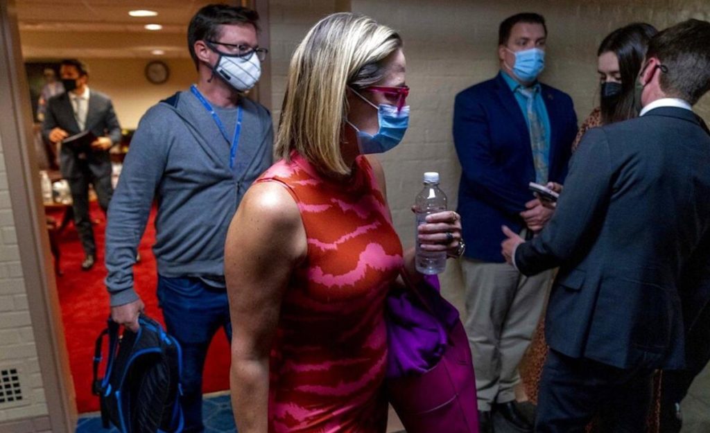 Sinema confrontations escalate as she is accosted on plane and at DC airport 1 f7c77d2bb0a768e4c2772cb0d882e3c8