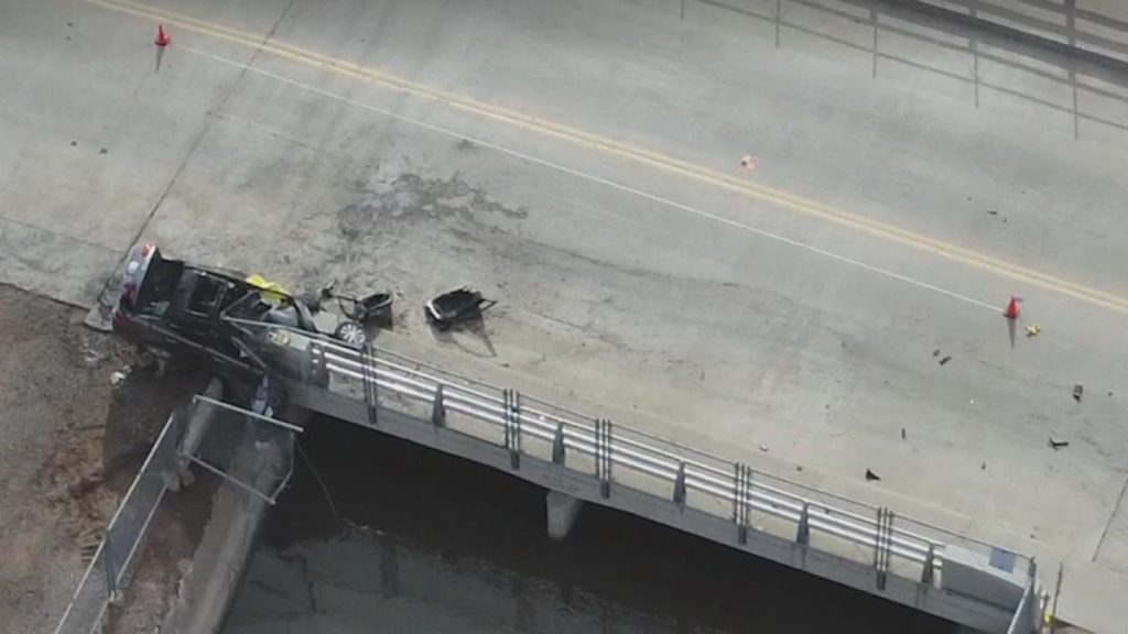 2 dead in fiery Mesa crash after car slams into pole 1 61888ad8cf09e42b015d63ef o U v2