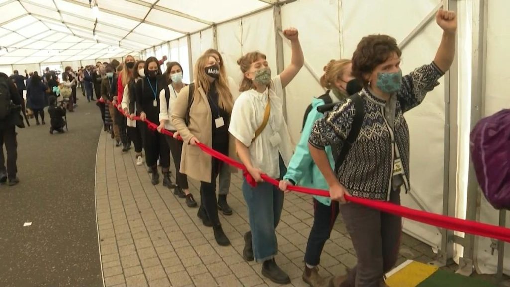 Hundreds protest outside 'failed' COP26 venue 1 618ead5ea9d56a2ae7fbe48c o U v2