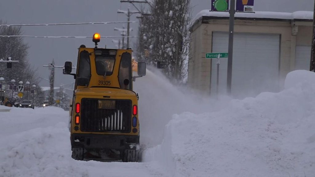 618ef2a4a3fa902a9284b4d7 o U v2