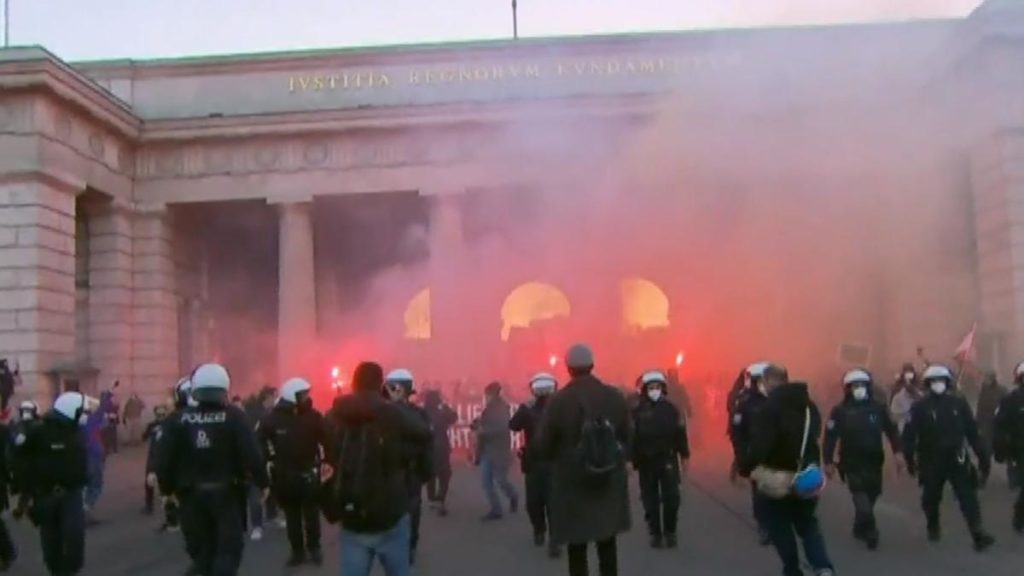 619d833678856f75e6df4844 o U v2