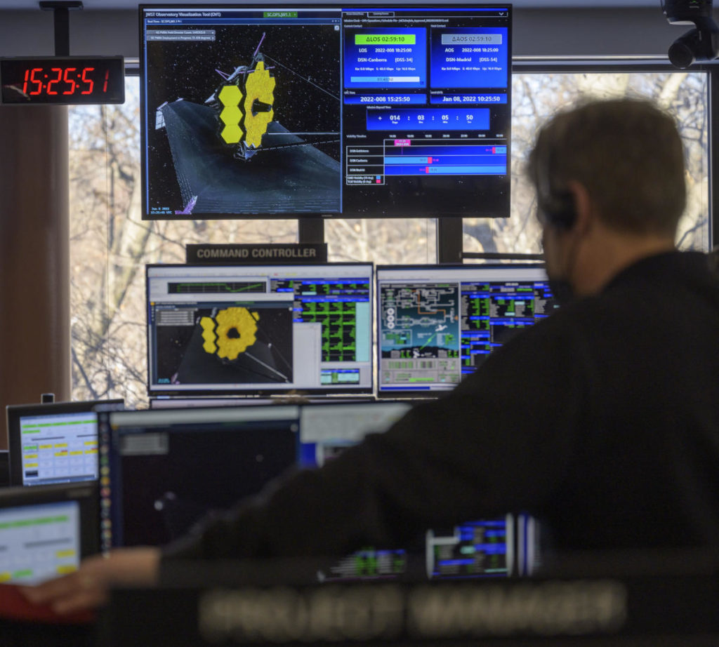 Space telescope's 'golden eye' opens, last major hurdle 1 fad750e4d5a90c6106f6a953ff056dd4