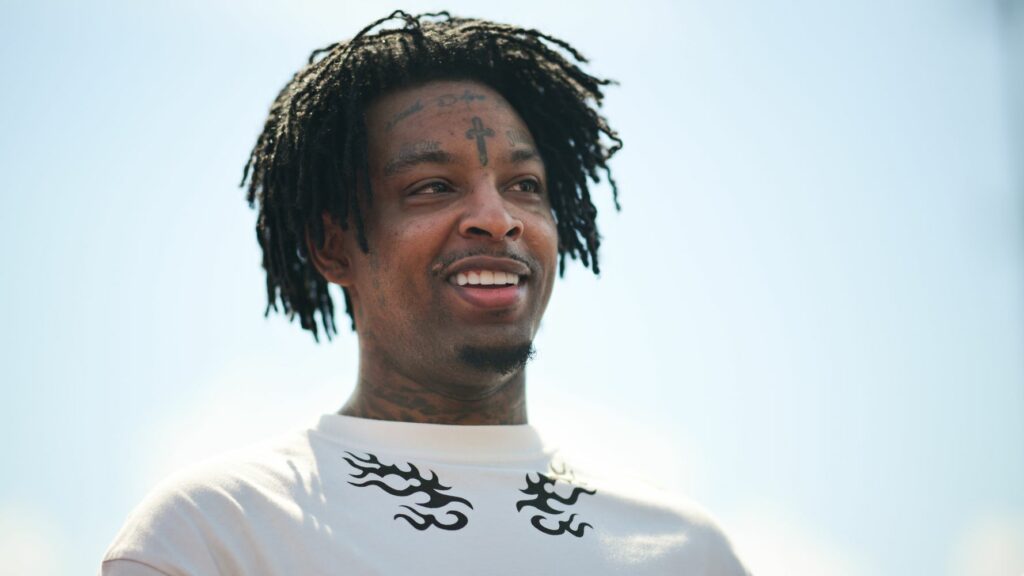 21 Savage Contests Critics On Twitter Over His Violent Lyrics 2 62f2a7c41e00005c002ddc08