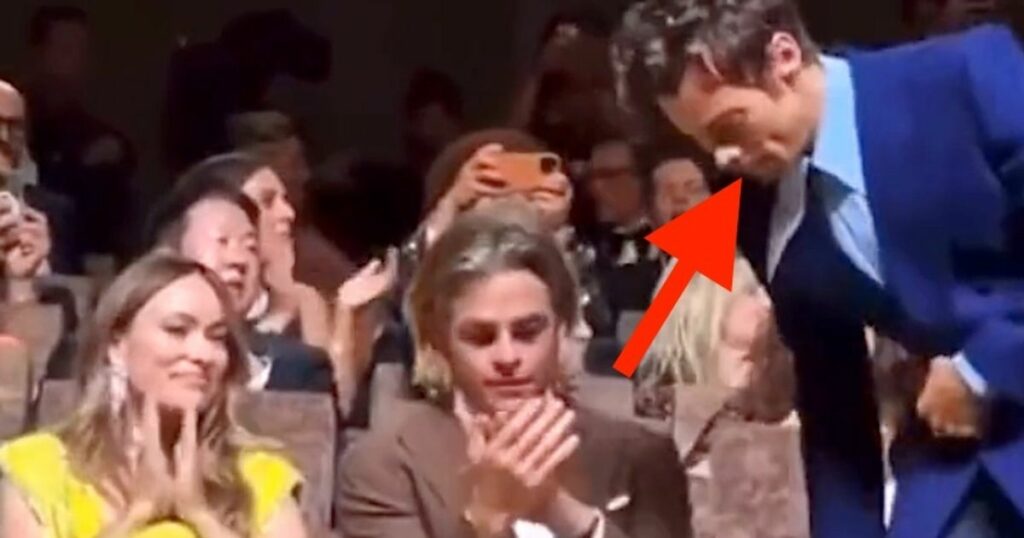 Everyone's Trying To Figure Out If Harry Styles Just Spit On Chris Pine 1 6316ca882200001c006ab9b2