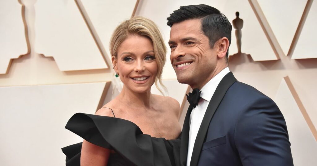 Kelly Ripa Passed Out During Sex With Mark Consuelos, She Says In New Book 2 631b59432600005b00bbf8bd