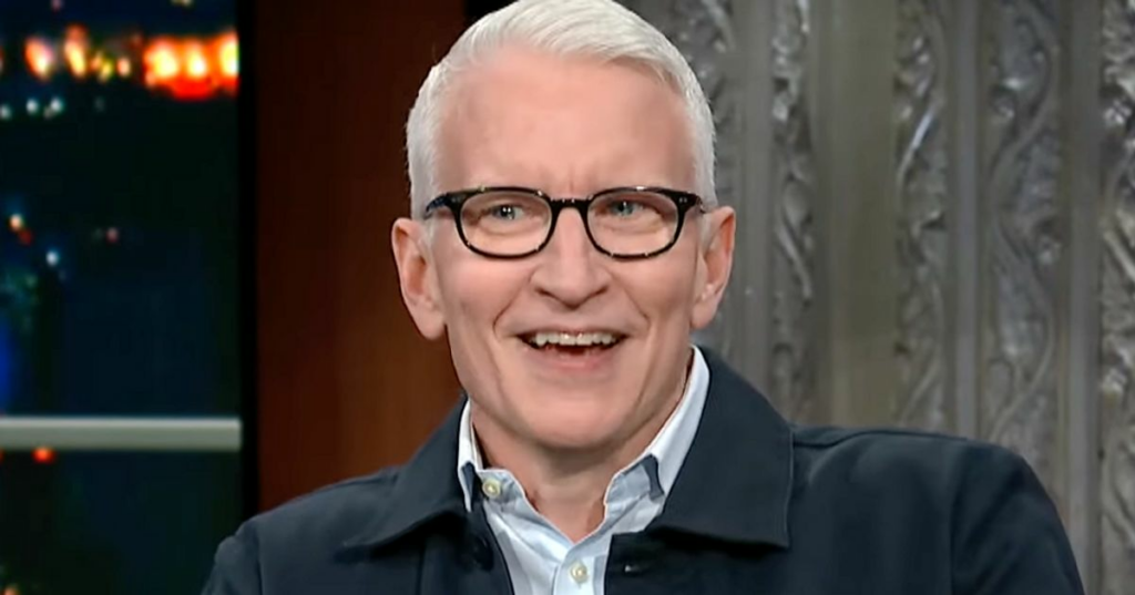 Anderson Cooper Made 'Amazing' Discovery In His Mom's Possessions After She Died 1 633568fe2400003f00da471a