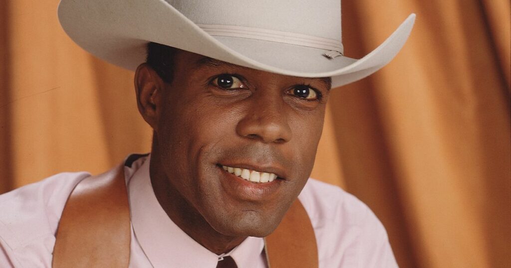 63861de0260000600012d321