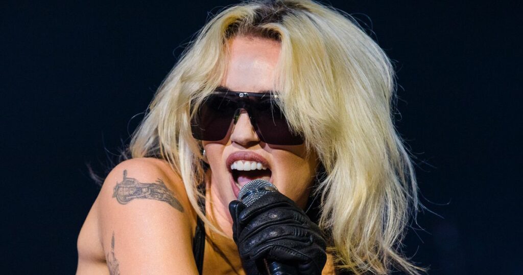 63afde062200003000a5b24a