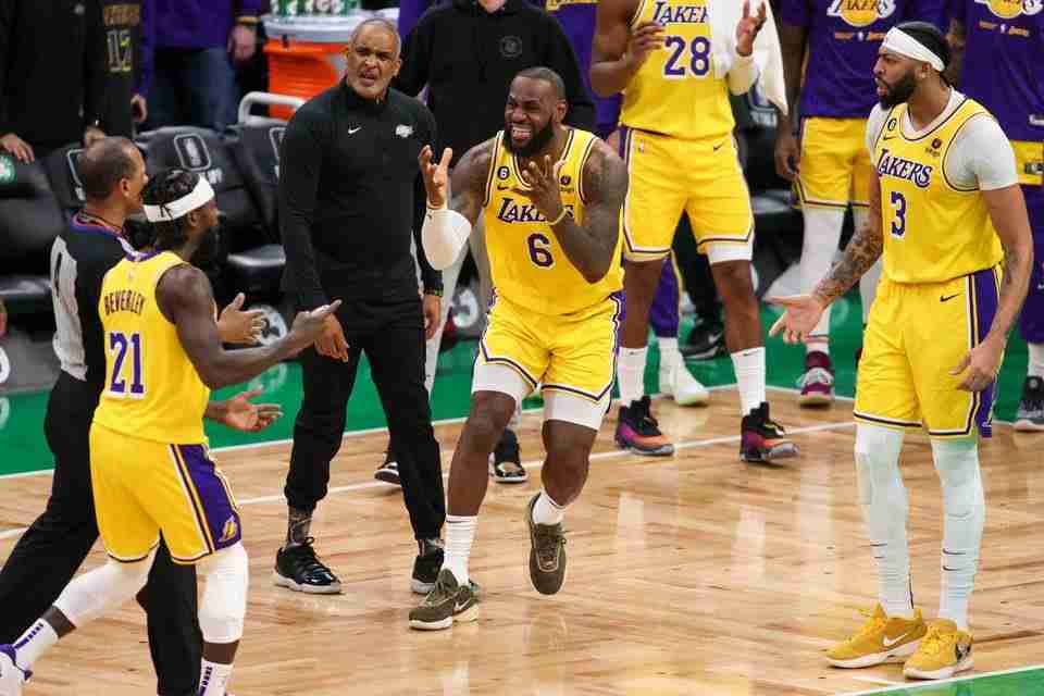 Lakers Are Furious After A Missed Call Led To A Loss