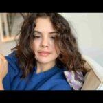 Selena Gomez shows off fresh no-makeup face and natural curls