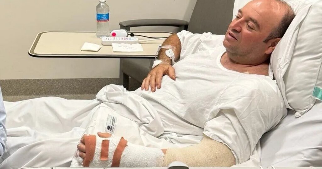 Australian Man Had Expected To Die Tackling Bondi Beach Shooter 1 69405e9d260000f4b083715c