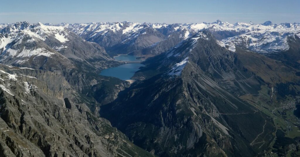 Photographer Makes Stunning Prehistoric Discovery Near Italian Winter Olympic Venue 2 69429ecc260000bd5683748b